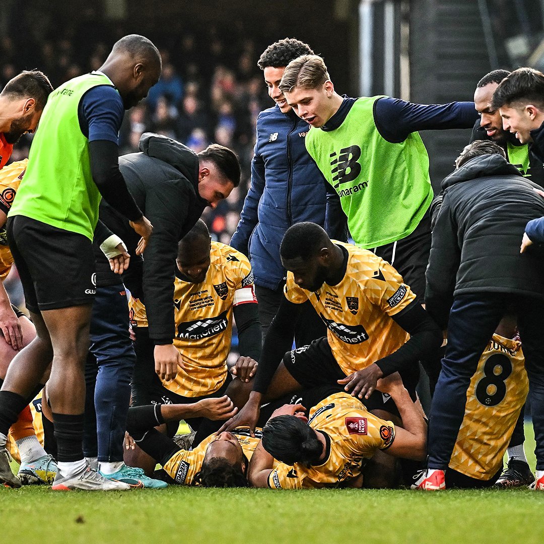 体育赛事-包含足总杯今晨再迎强敌；拜仁慕尼黑门线救险；主帅态度：底气十足；赛程密集仍需轮换的词条