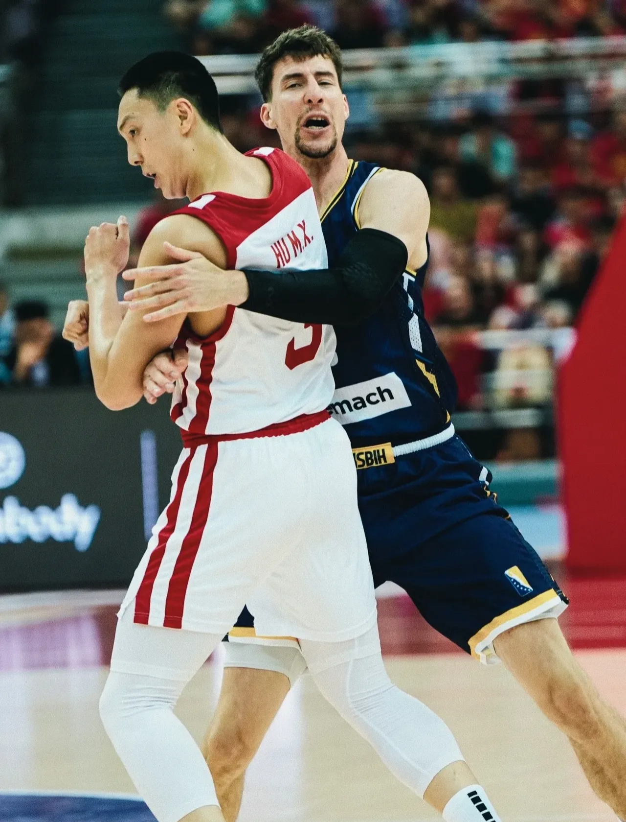 Kaiyun Sports-巴塞罗那发布备战花絮，今晨战术微调，CBA季后赛任务艰巨，高层口径保持一致(巴塞罗那70的比赛)