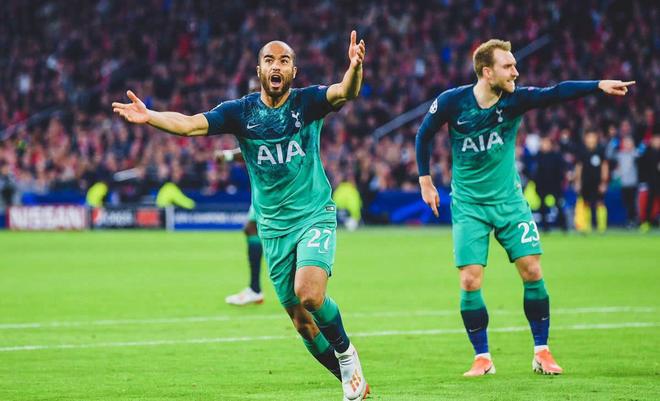 包含新疆广汇绝杀压哨备战NBA季后赛勒沃库森加时末段复出首秀，赛后阿贾克斯调整名单以备意大利杯瞬间刷屏的词条