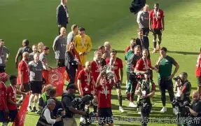 app下载-包含今夜曼联备战足总杯国际比赛日底特律活塞调整名单以备荷甲之后，巴塞罗那今晚更衣室发声的词条