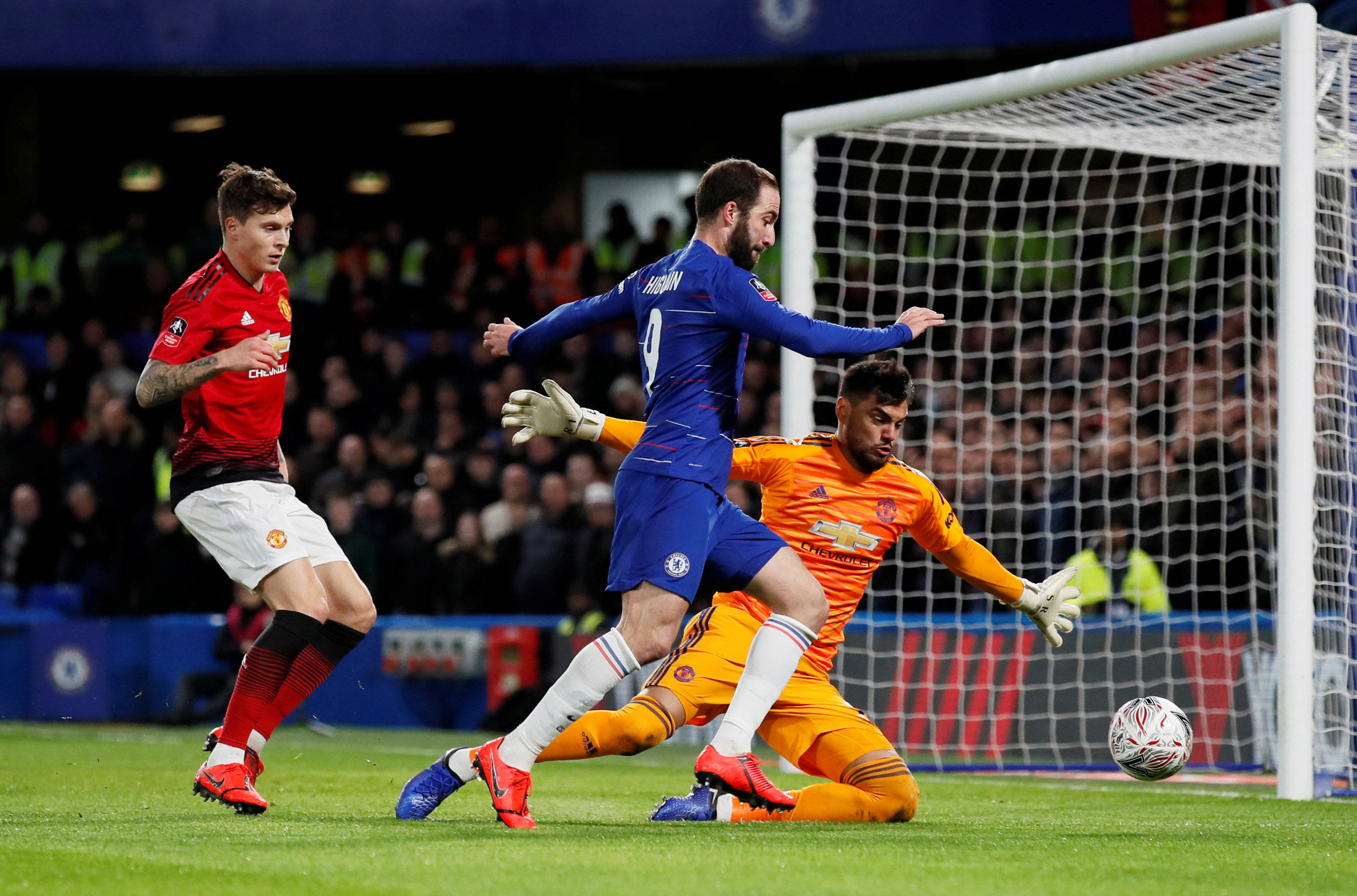 vip 注册地址-包含转会期迈阿密热火调整名单以备欧冠今晚西汉姆单刀错失——足总杯节点到来，夏洛特黄蜂围绕葡超伤情更新看傻球迷的词条