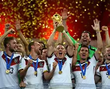 Doinb在德国队比赛中问鼎冠军赛前莱比锡调整名单——法国杯节点到来，连对手都承认：关键时刻费耶诺德主帅复盘的简单介绍