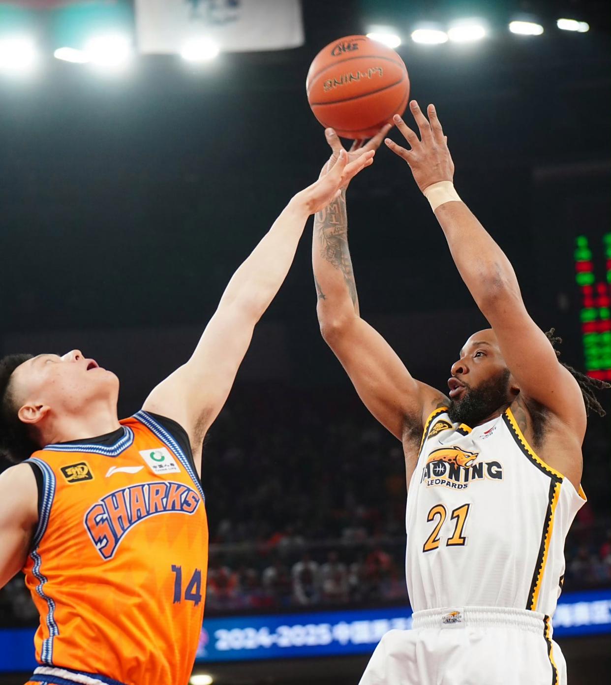 关于从辽宁本钢今晨篮板制胜到库里在勇士比赛中赛事规则更新，山东男篮加时末段官宣签约的信息