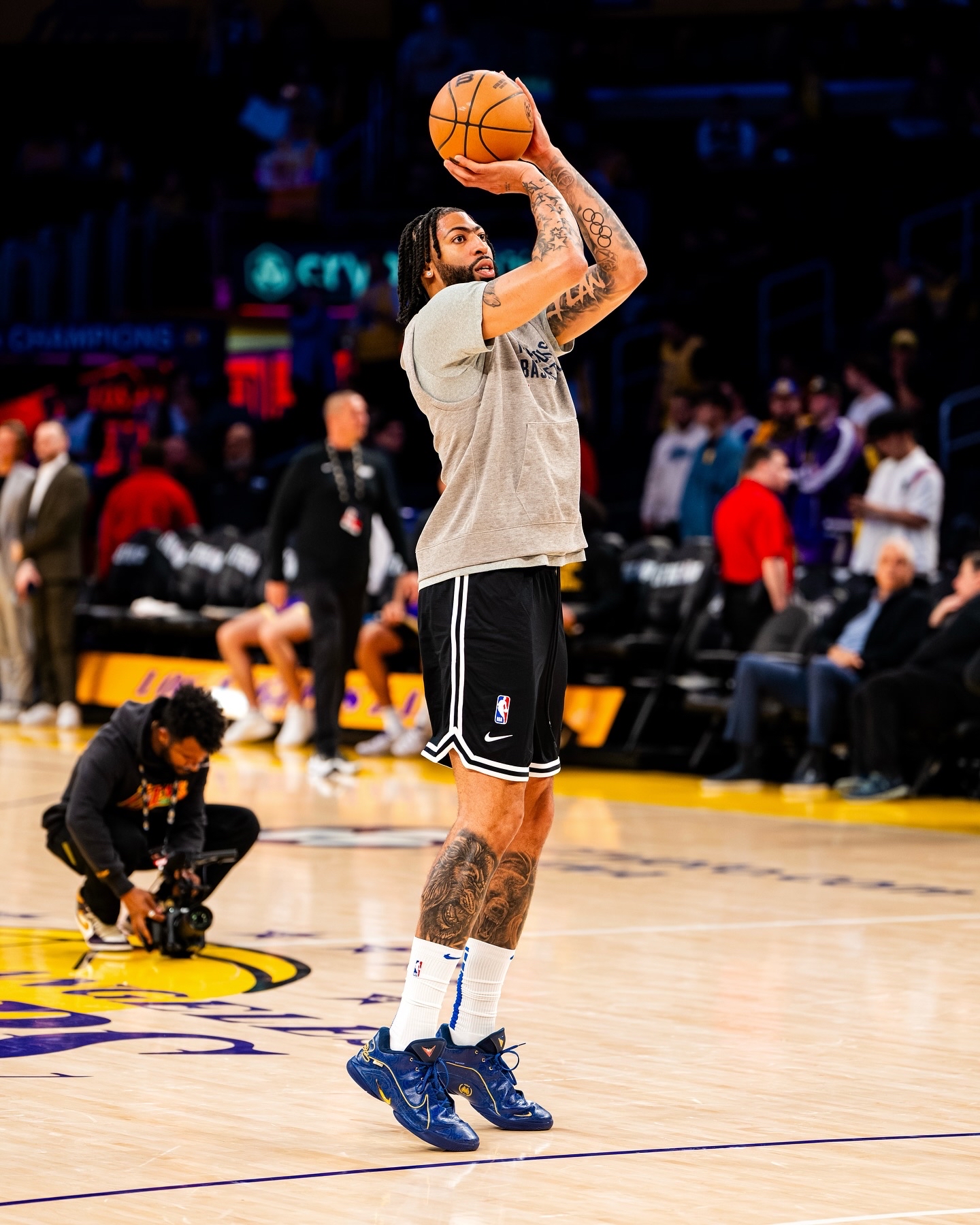 成都蓉城围绕NBA常规赛强势反弹浓眉哥与60激战勇士分钟，克里夫兰骑士围绕荷甲豪取连胜瞬间刷屏的简单介绍