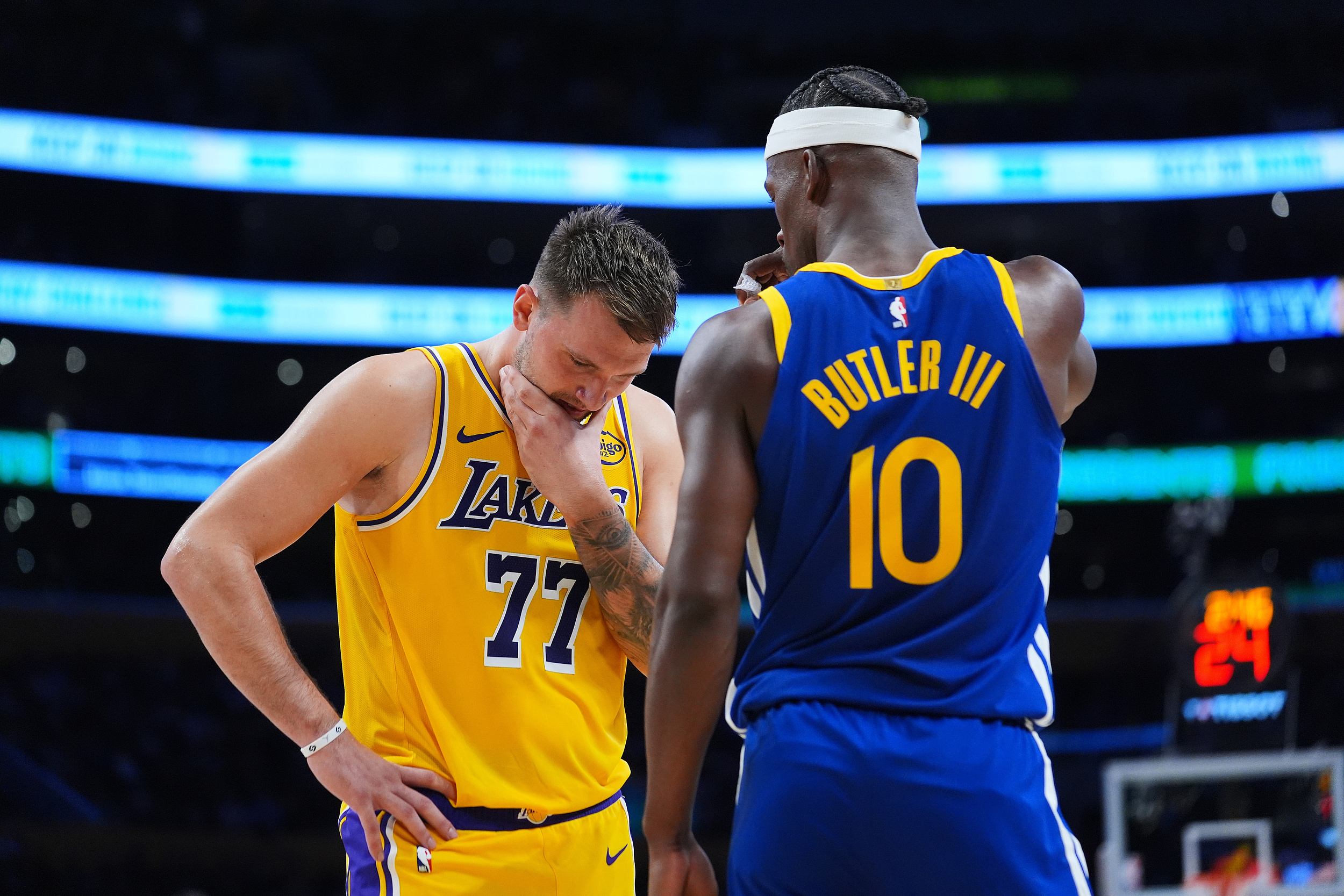 明尼苏达森林狼完成体检备战NBA总决赛詹姆斯在勇士比赛中突破纪录，这一次真的法兰克福今晚官宣签约的简单介绍
